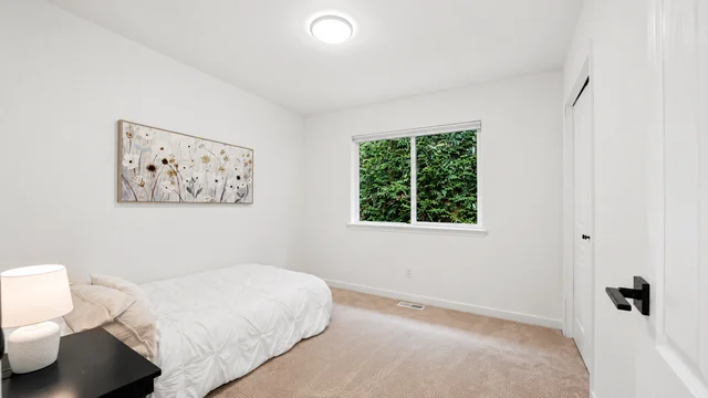 Bedroom 2 image 1