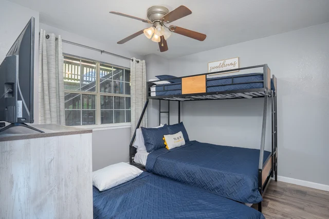 Bedroom 3 image 1