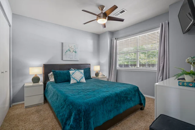 Bedroom 1 image 1