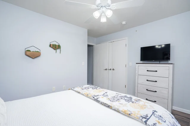 Bedroom 1 image 1