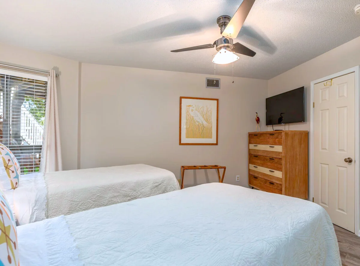 Bedroom 1 image 1