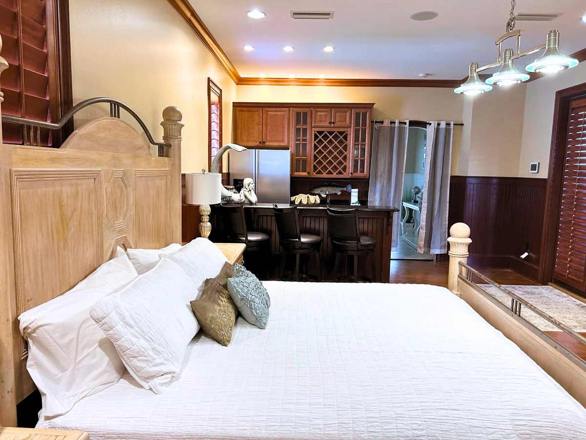 Bedroom 1 image 1