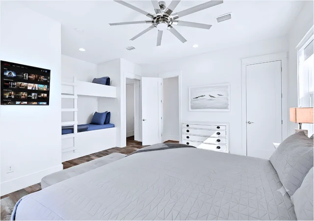 Bedroom 9 image 1