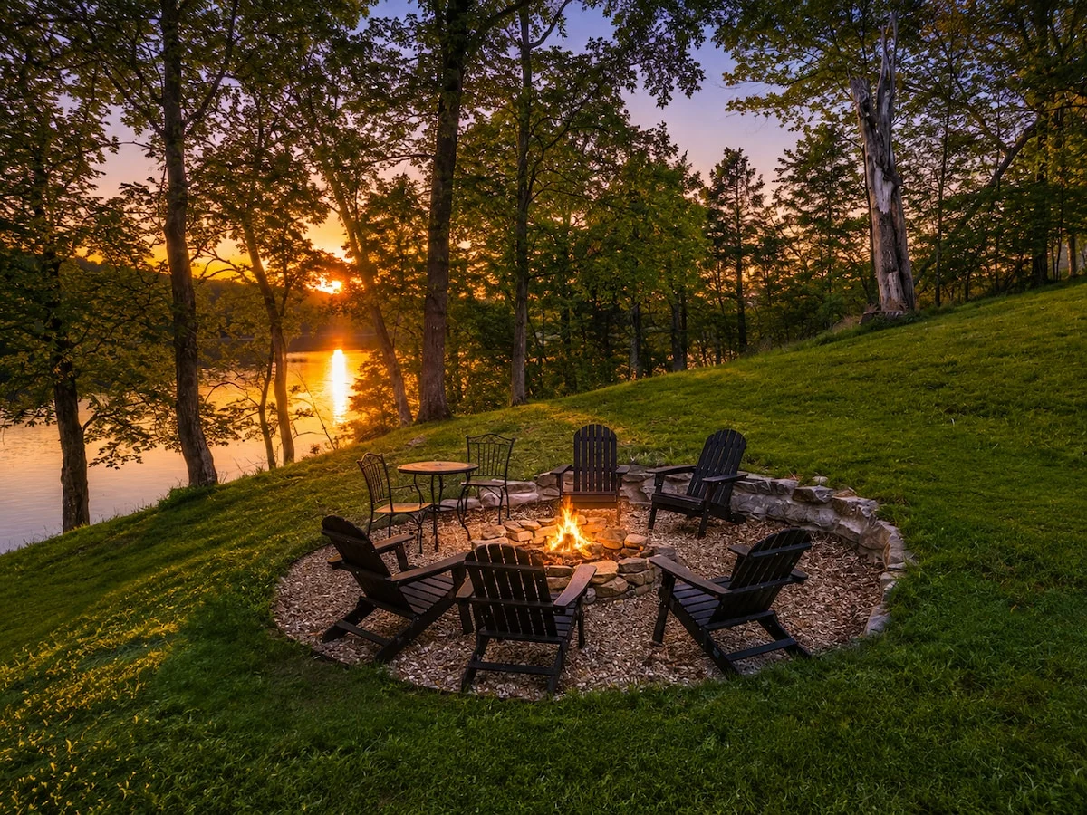 THE Luxe Knoxville Lake House Hot Tub, Dock property photo 2
