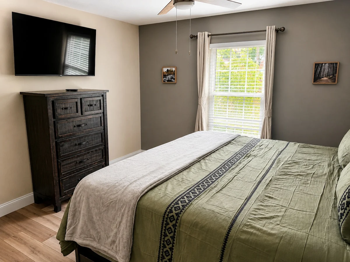 Bedroom 2 image 1