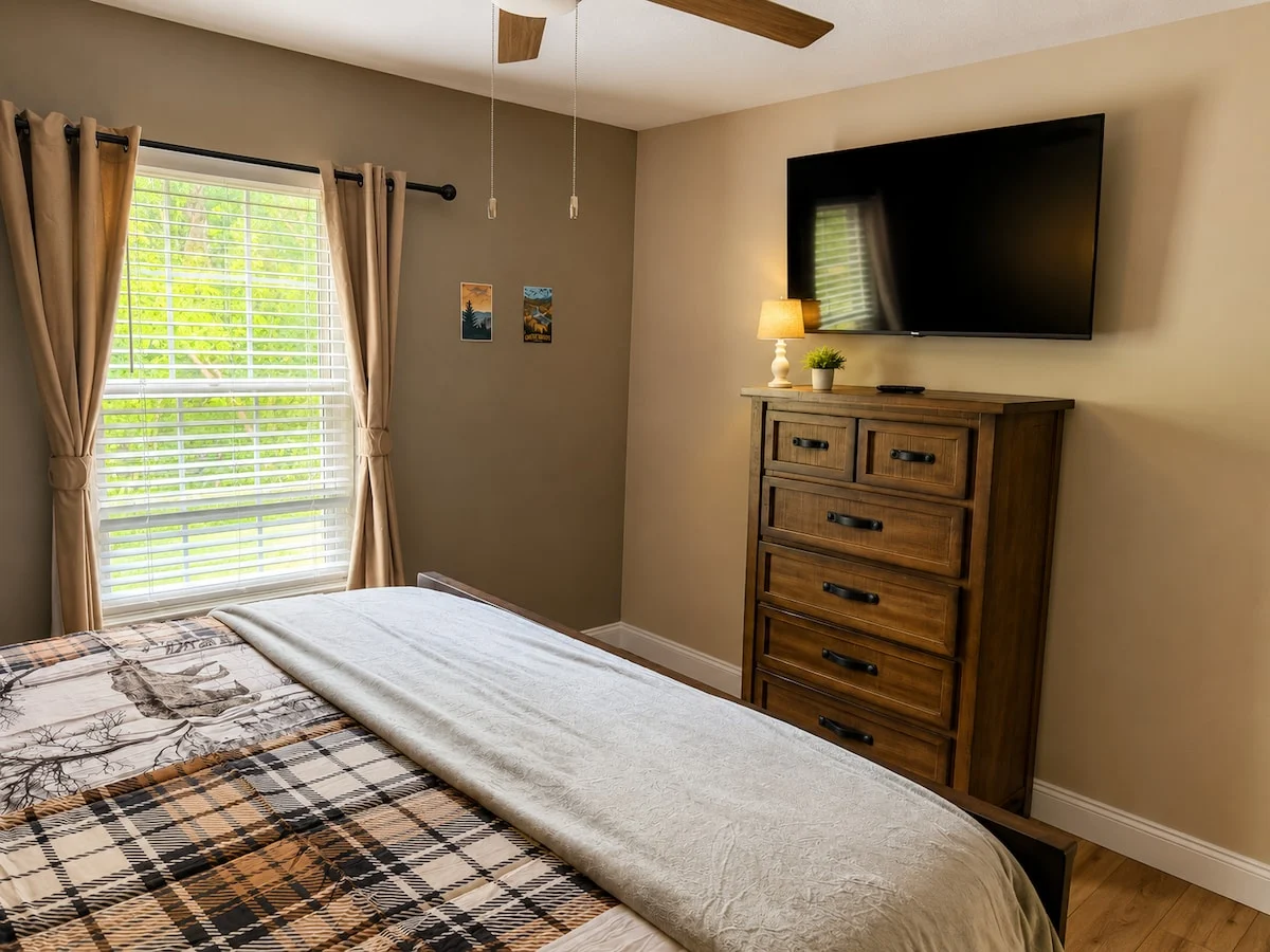 Bedroom 3 image 1