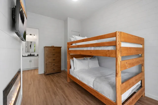 Bedroom 1 image 1