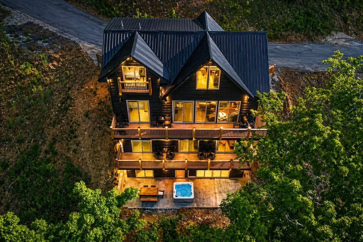 The Incredible Smoky Mtn Luxury Lake House property photo 3