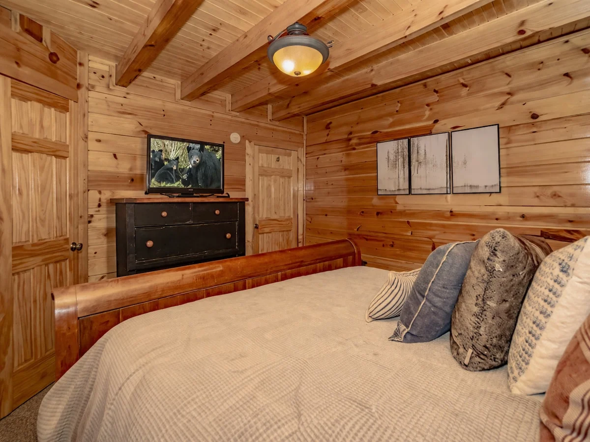 Bedroom 1 image 1