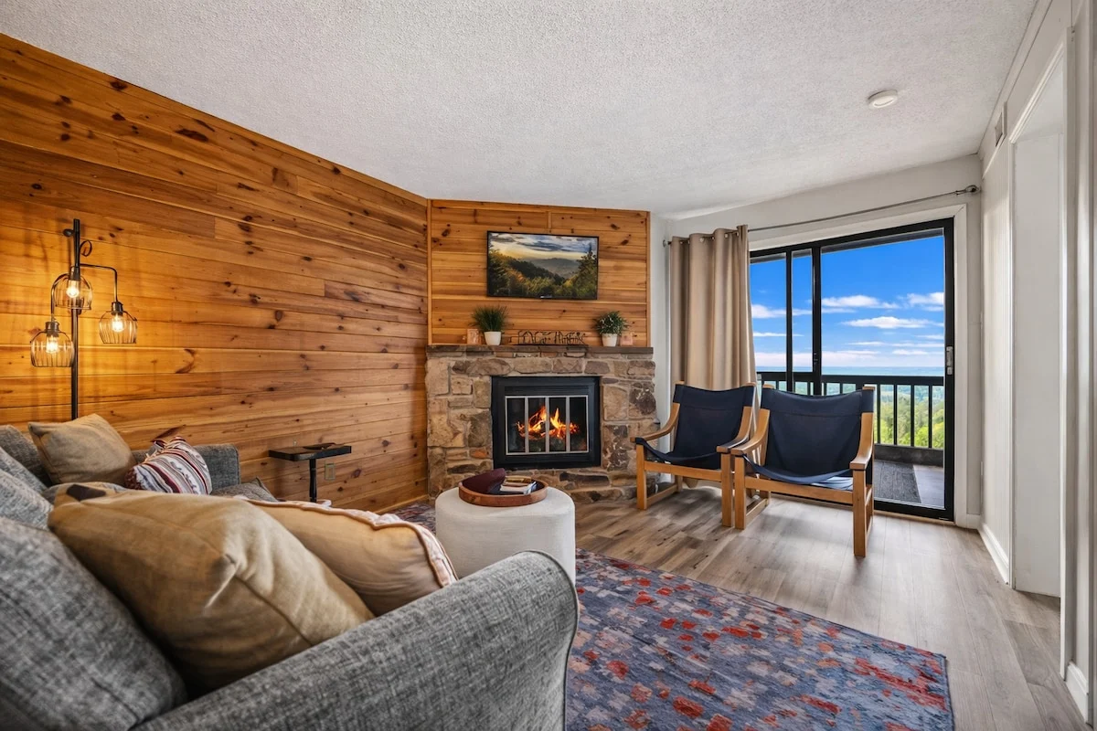 Apartment in Gatlinburg property photo 2