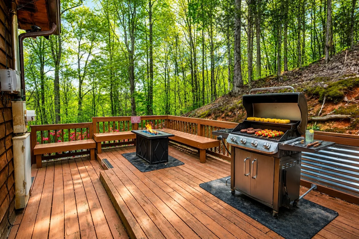 A Buttercup Bear Family Cabin Hot Tub & Firepit property photo 2