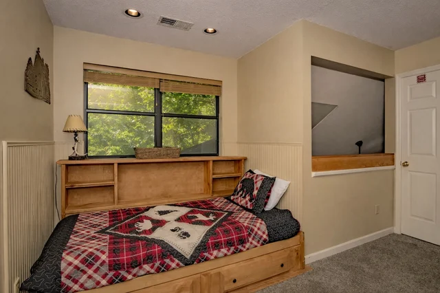Bedroom 1 image 1