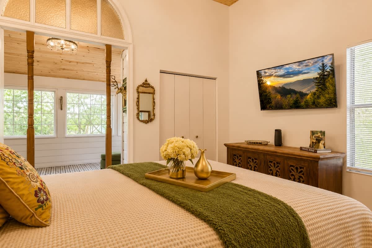 Bedroom 1 image 1