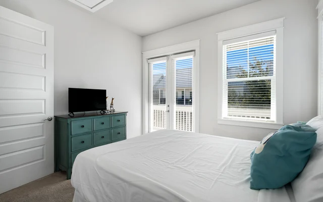 Bedroom 1 image 1