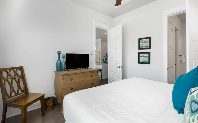 Bedroom 2 image 1