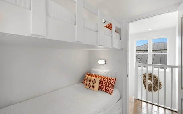 Bedroom 4 image 1