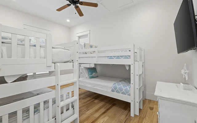 Bedroom 1 image 1