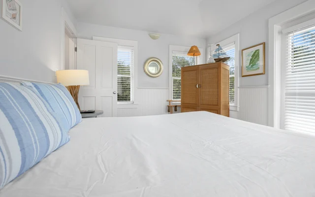 Bedroom 1 image 1