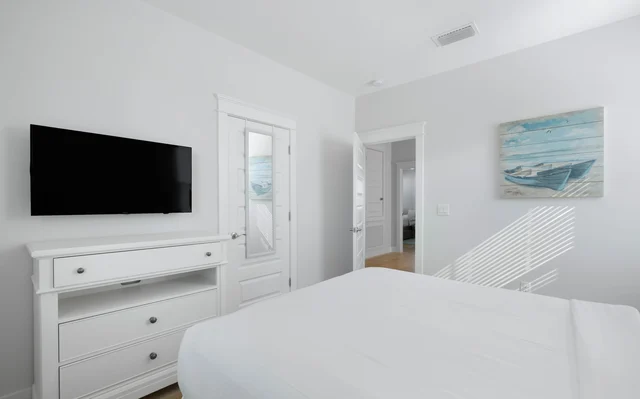 Bedroom 3 image 1