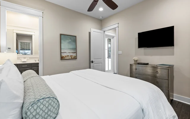 Bedroom 5 image 1
