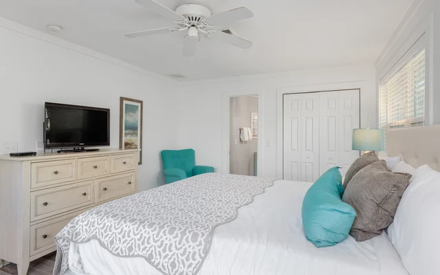 Bedroom 1 image 1
