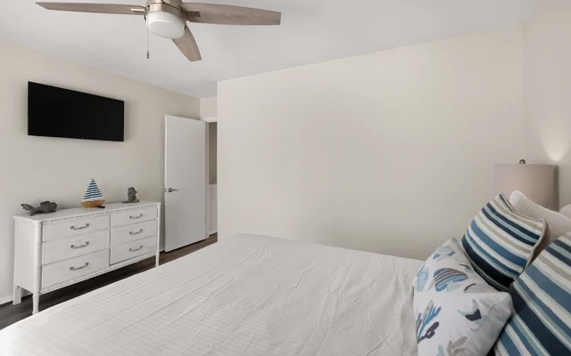 Bedroom 1 image 1