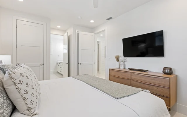 Bedroom 3 image 1
