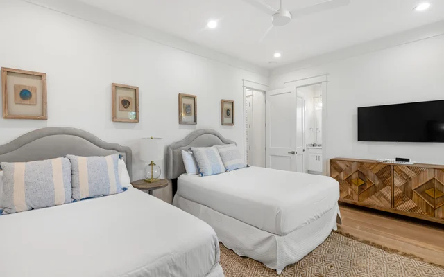 Bedroom 1 image 1