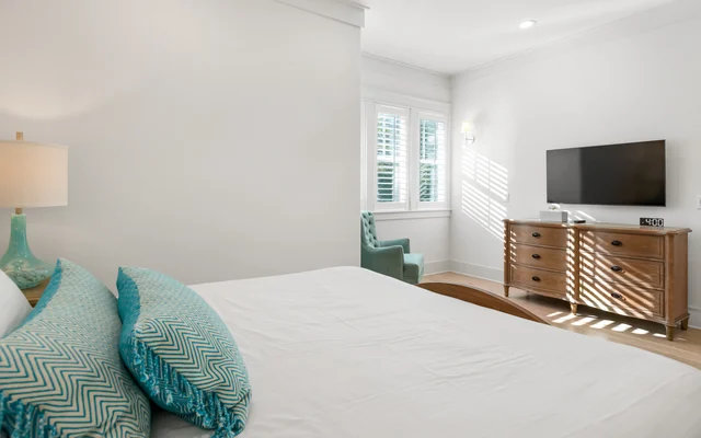Bedroom 4 image 1