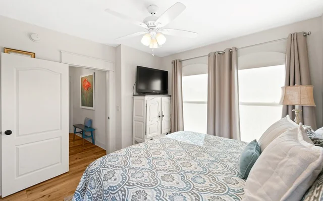 Bedroom 1 image 1