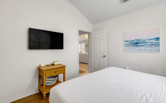 Bedroom 1 image 1