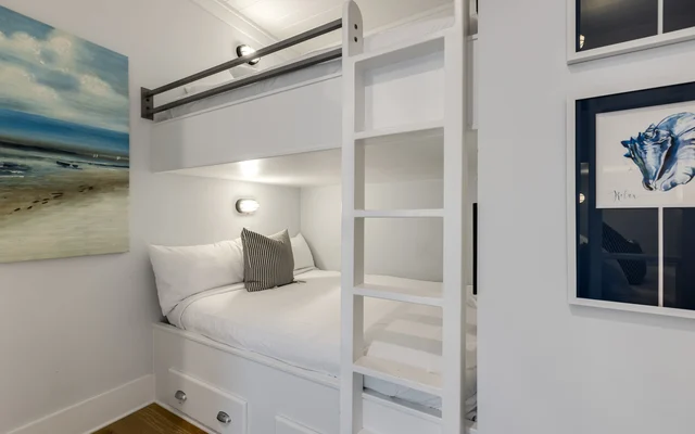 Bedroom 3 image 1