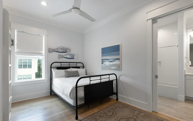 Bedroom 6 image 1