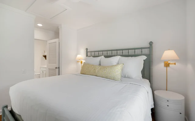 Bedroom 5 image 1