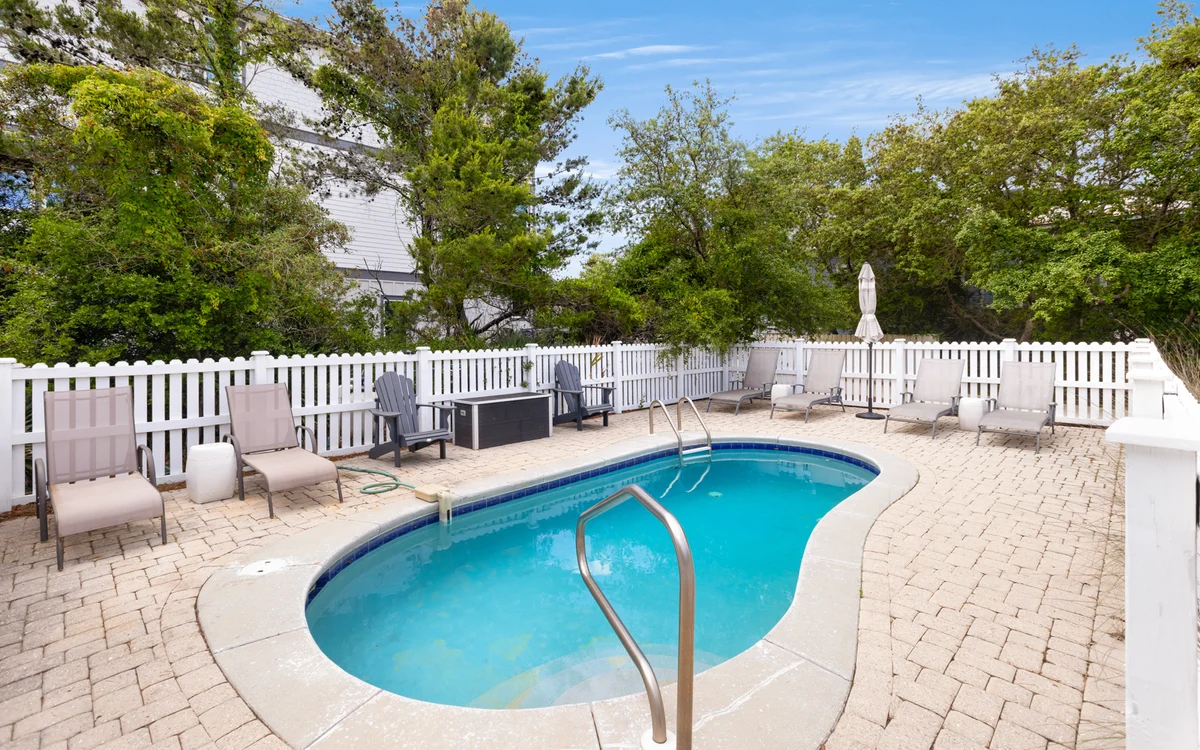 Ritz Clareon property photo 4