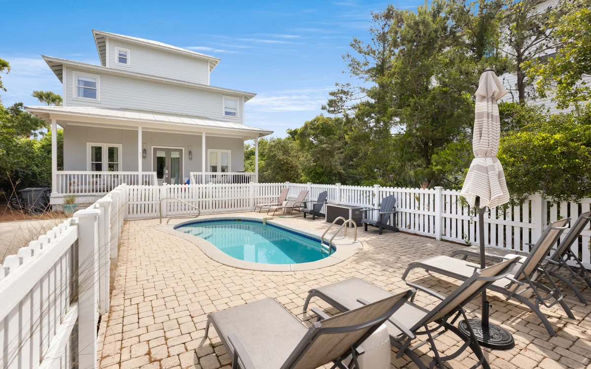 Ritz Clareon property photo 3