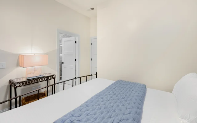 Bedroom 1 image 1