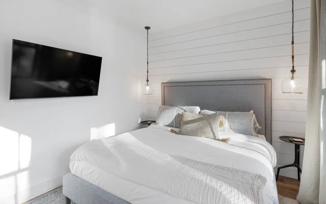 Bedroom 1 image 1