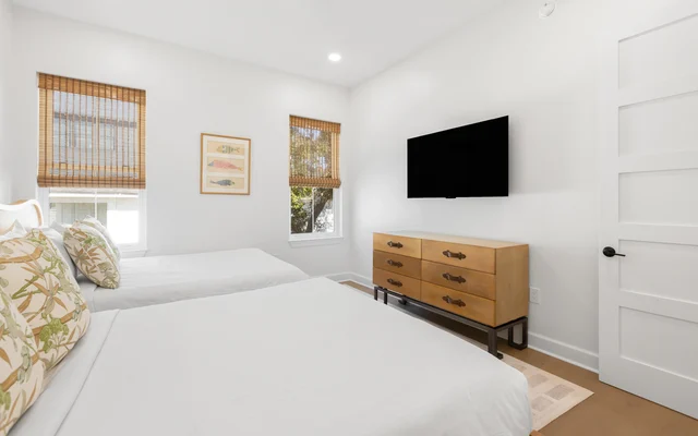 Bedroom 1 image 1