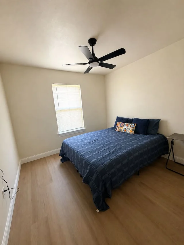 Bedroom 2 image 1