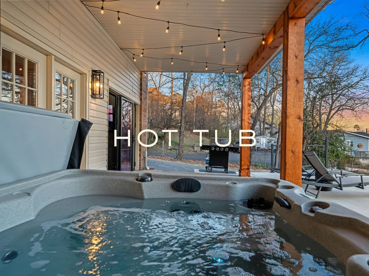 Lakefront w/ Heated Pool & Hot Tub - Holiday Home property photo 4