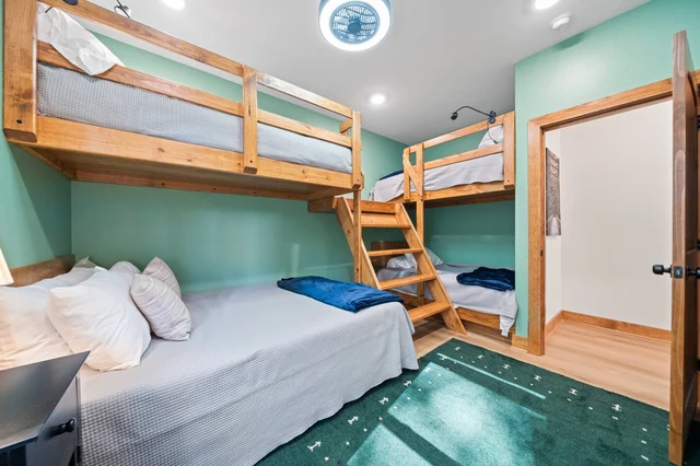 Bedroom 2 image 1