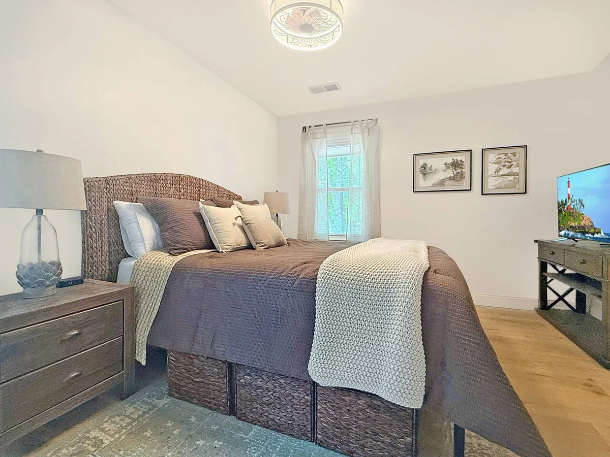 Bedroom 1 image 1
