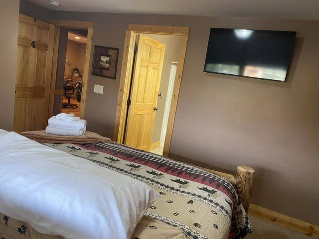 Bedroom 7 image 1