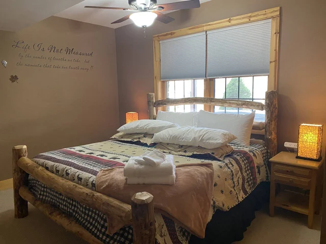 Bedroom 5 image 1