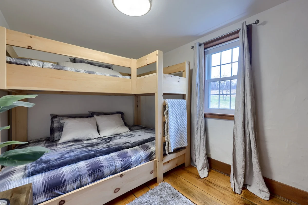 Bedroom 4 image 1