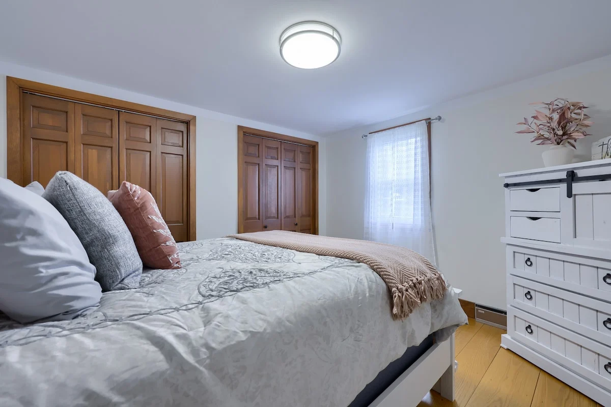 Bedroom 3 image 1