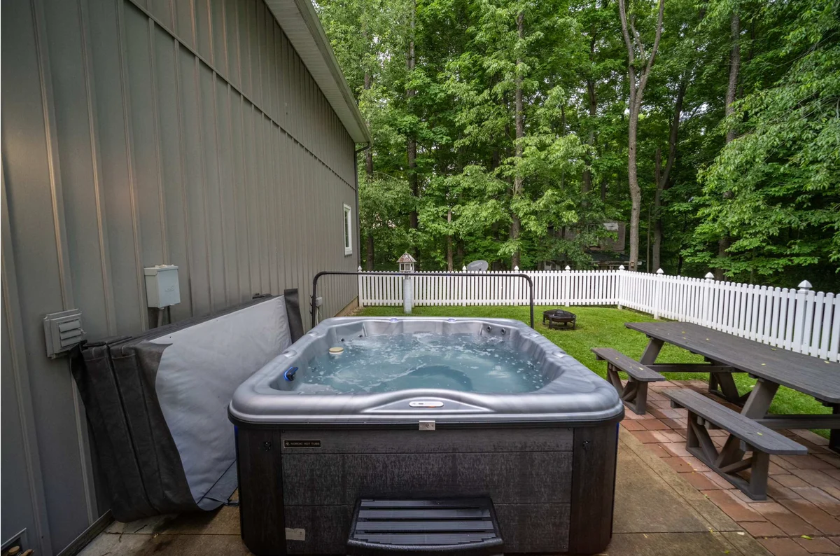 Robin Crest with Hot Tub, 2 Bath, Cozy, Secluded property photo 2