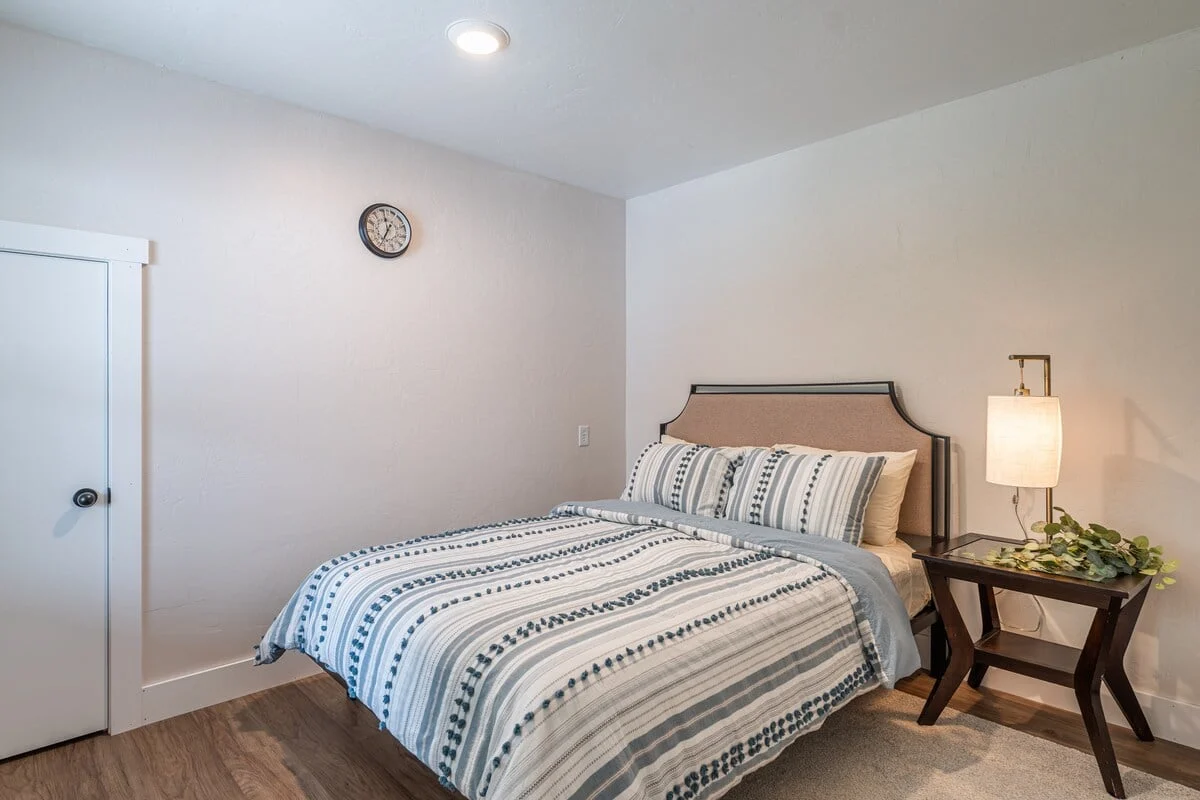 Bedroom 5 image 1
