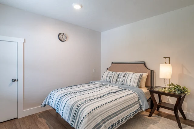Bedroom 5 image 1